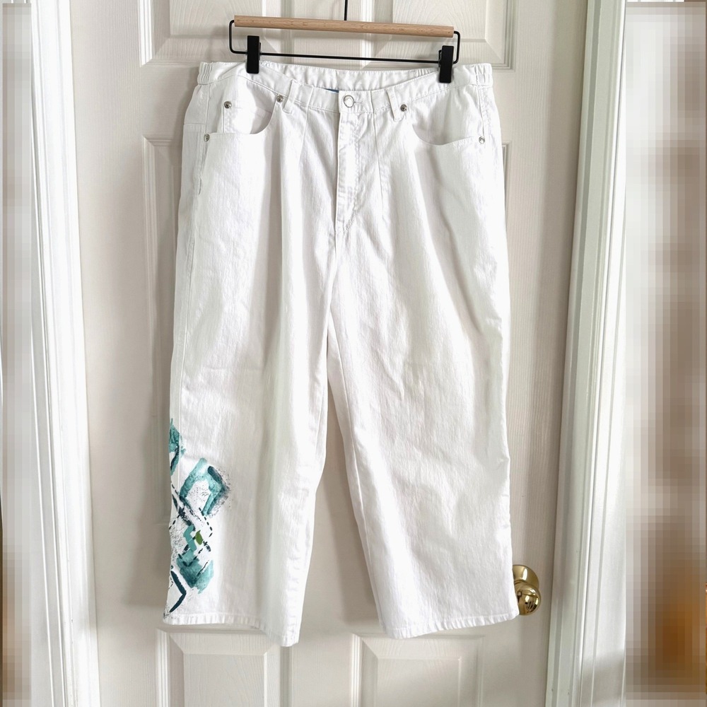 Koret Woman White Denim Capris Abstract Graphic Print Size 16W Cropped Pants